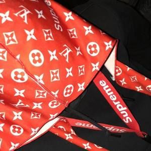 Meet your Posher, Roman